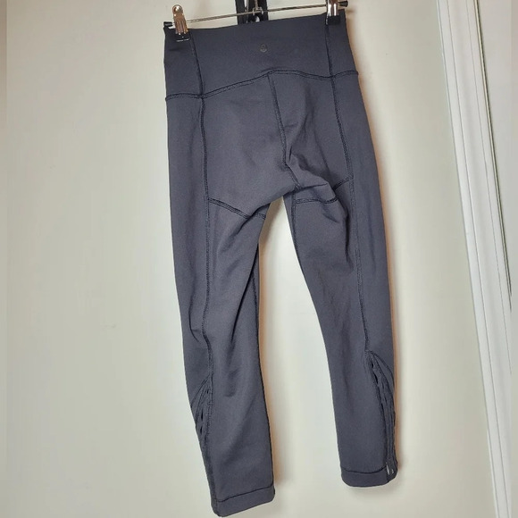 Lululemon True Self Crop II - Black sz 4 - Picture 3 of 8